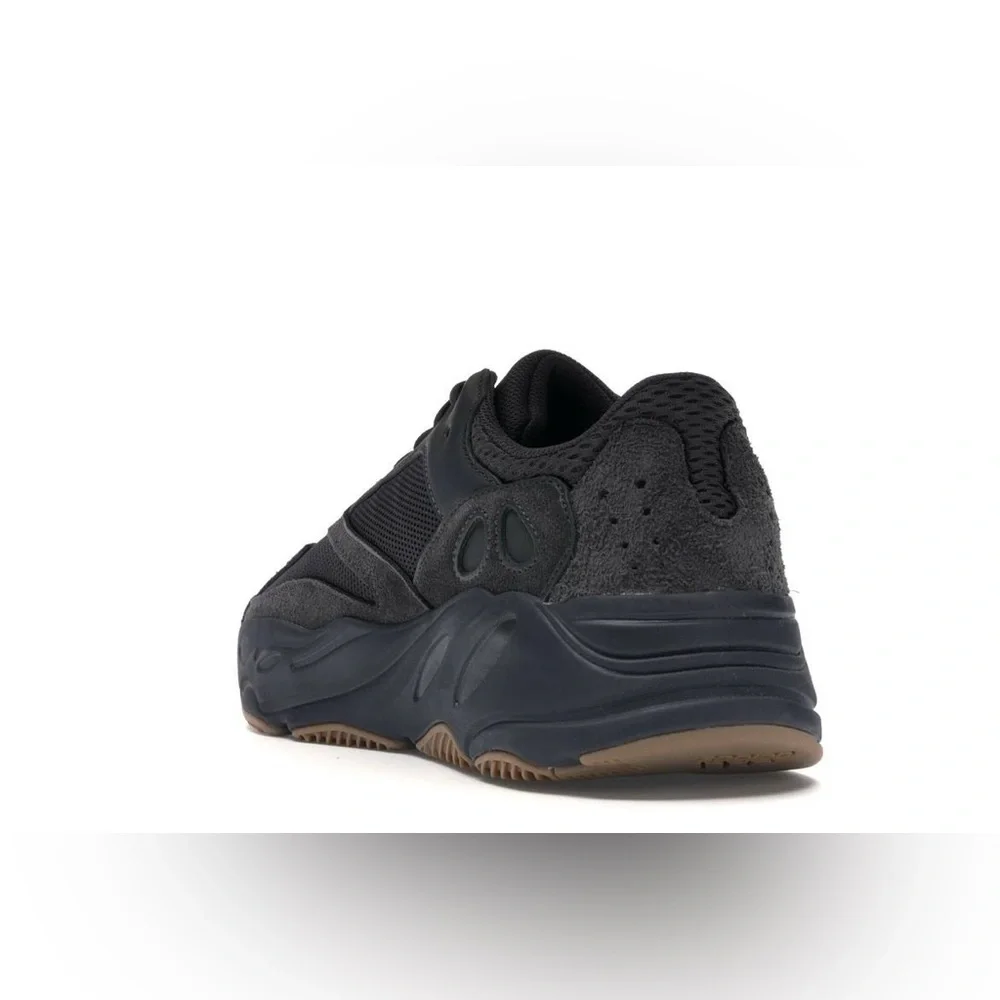 YEEZY BOOST 700 - utility black